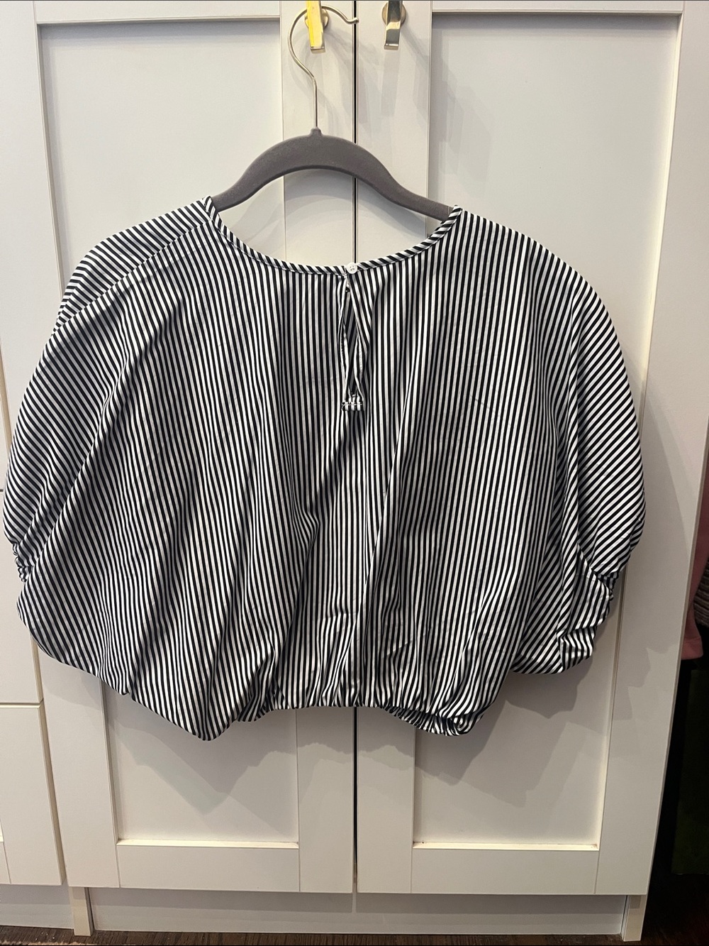 Banana Republic COTTON POPLIN BUBBLE-HEM CROPPED TOP. White and Navy stripe. - Picture 3 of 3
